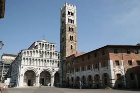 Piazza san Michele Duomo Lucca san-michele