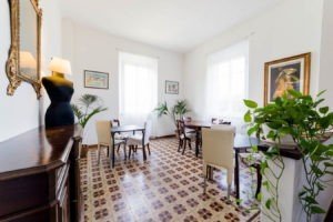 Breakfast room B&B Villa Sunrise Large breakfast room with delicious cake B&B Villa Sunrise Lucca