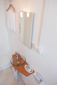 Single Bedroom ensuite bathroom